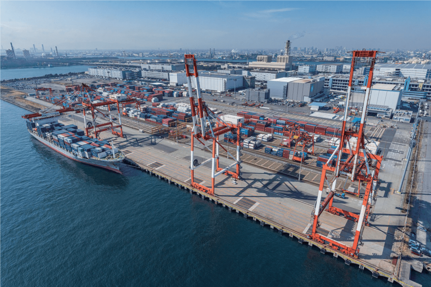 日本の貿易額の40％を占める首都圏。その中で重要な役割を担う川崎港の外観